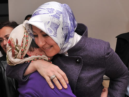 Bayan Gül’den Sevgi Evlerindeki Çocuklara Sürpriz Ziyaret